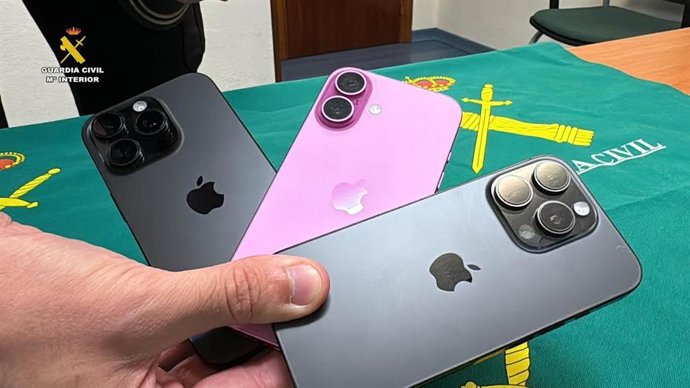 La Guardia Civil recupera iPhones robados en Ceuta e investiga a tres vecinos de Logroño