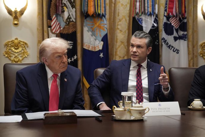 El president d'EUA i el seu secretari de Defensa, Donald Trump i Pete Hegseth respectivament