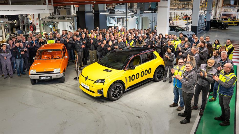 Renault alcanza la unidad 100.000 del R5 E-Tech en la planta de Douai en solamente 15 meses