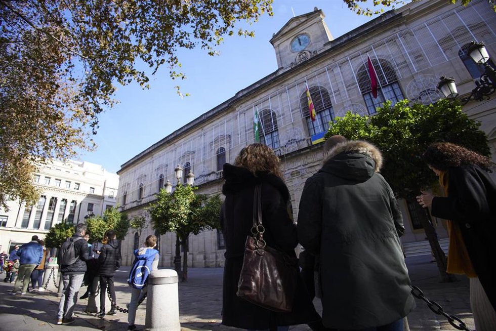 Archivo - Fachada del Ayuntamiento de Sevilla.