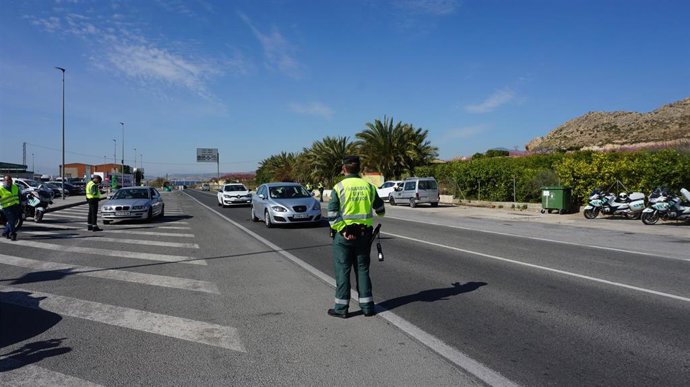 Archivo - Imagen de un control de la Guardia Civil