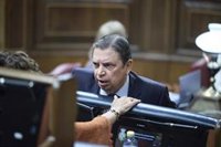PP, Vox y Junts pedirán cuentas a Luis Planas en el Congreso por el avance de la peste porcina