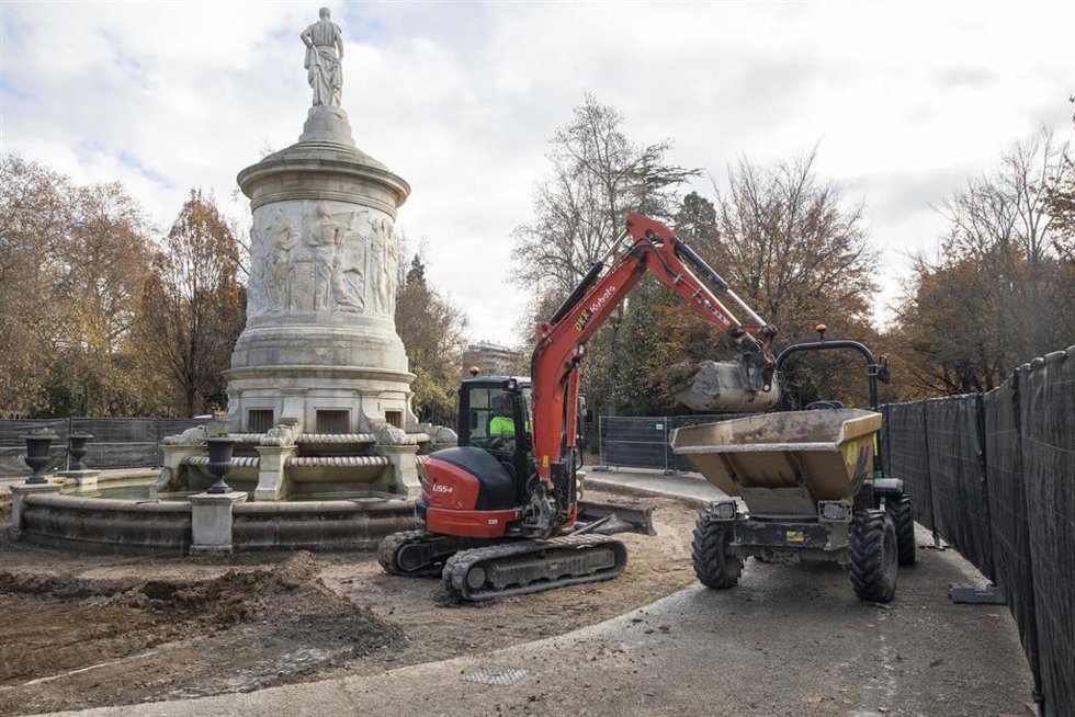 Obras en la fuente de Julián Gayarre