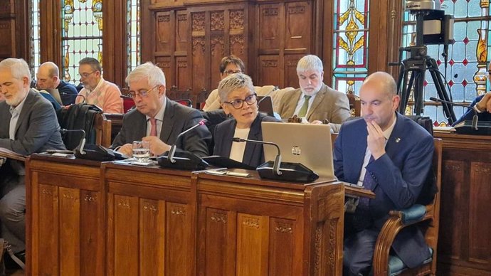 Comparecencia en la Comisión de Hacienda del equipo de la Consejería de Salud para explicar el presupuesto de 2026.