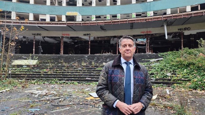 El diputado del PP Manuel Cifuentes, en el viejo HUCA.