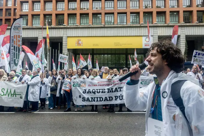Imagen de archivo de la manifestación ‘Todos unidos por un objetivo común: el estatuto propio’, en el Ministerio de Sanidad, a 15 de noviembre de 2025, en Madrid. - Ricardo Rubio -