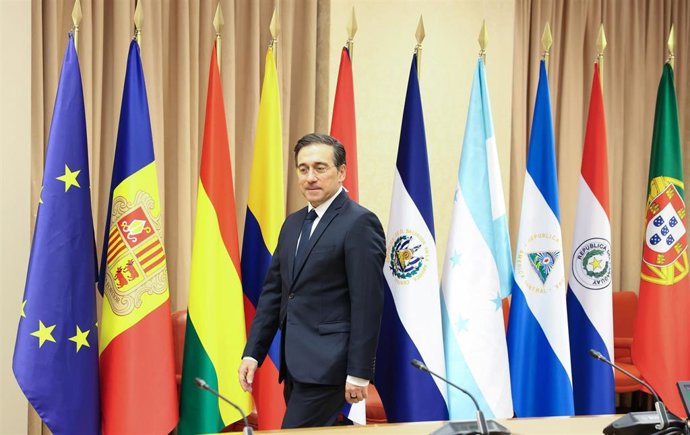 El ministro de Asuntos Exteriores, Unión Europea, Cooperación, José Manuel Albares, durante la recepción preparatoria del XII Foro Parlamentario Iberoamericano, en el Congreso de los Diputados