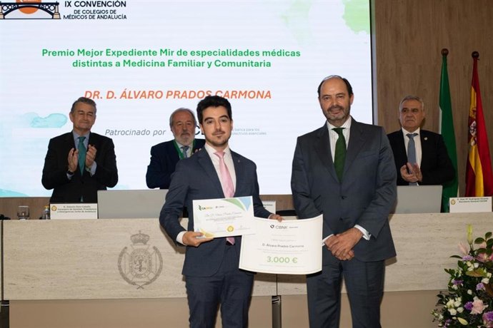 Álvaro Prados, mejor expediente MIR 2025 Andalucía.