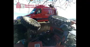 Herido grave un hombre de 78 años tras volcar un tractor en Cáseda