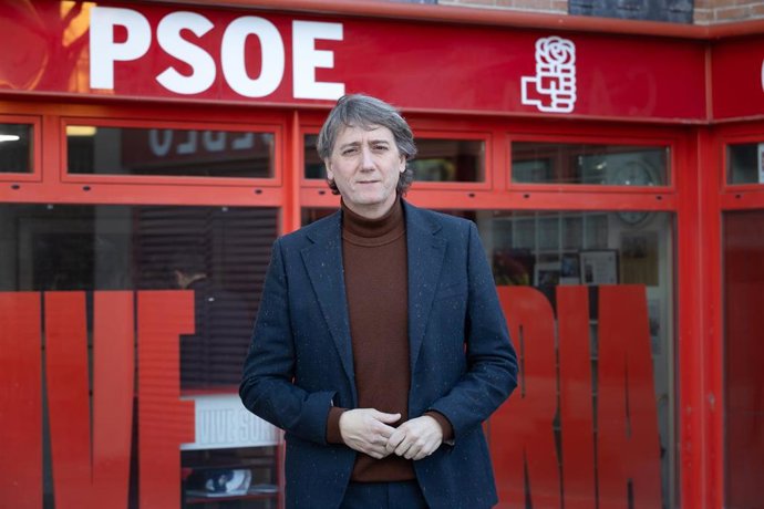 Archivo - El nuevo secretario regional del PSOE, Carlos Martínez.