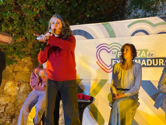 La candidata de Unidas por Extremadura, Irene de Miguel, en el acto de arranque de la campaña electoral.