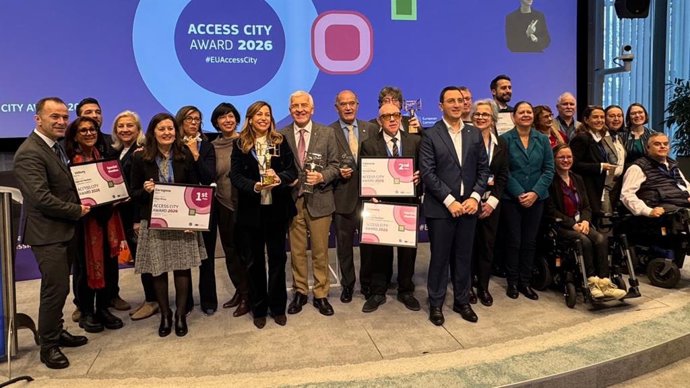 La alcaldesa de Zaragoza, Natalia Chueca, recibe en Bruselas la máxima distinción de los Access City Award 2026, los premios que reconocen a los municipios europeos que han demostrado una política sólida, ambiciosa y continuada en accesibilidad