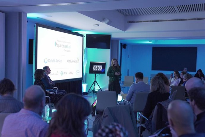La doctora Elena Aguirre durante su exposición.