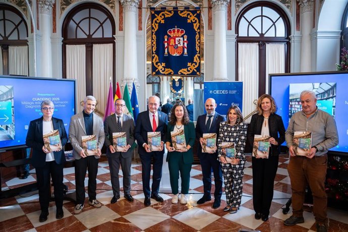 Patrocinado por Unicaja Banco y elaborado por Analistas Económicos de Andalucía, con el apoyo de un equipo de expertos colaboradores de la fundación Ciedes, el nuevo cuaderno analiza de forma integral el sistema educativo y formativo de 38 municipios.