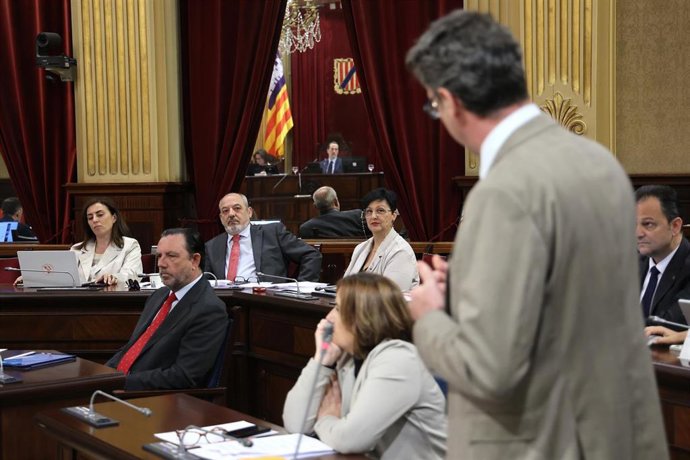 Archivo - El vicepresidente del Govern, Antoni Costa, en el Parlament.