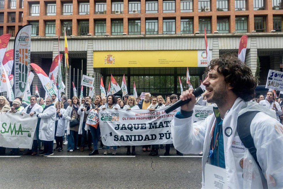 Imagen de archivo de la manifestación Todos unidos por un objetivo común: el estatuto propio, en el Ministerio de Sanidad, a 15 de noviembre de 2025, en Madrid.