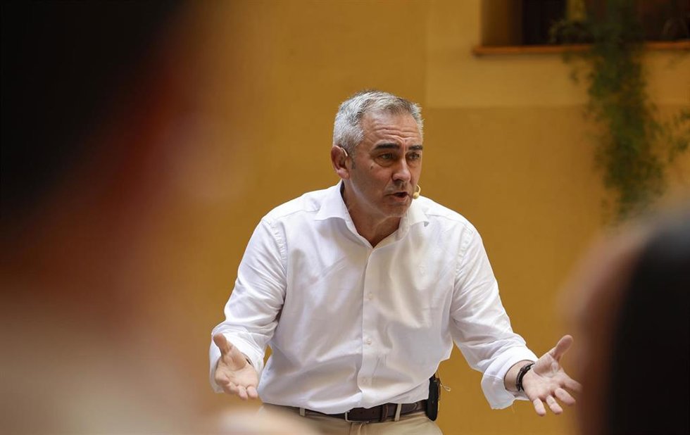 Archivo - Imagen de archivo del portavoz del Consell y conseller de Agricultura, Ganadería y Pesca de la Generalitat Valenciana, Miguel Barrachina.