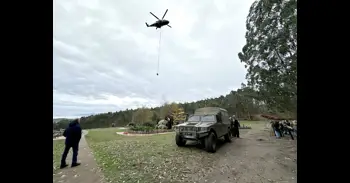 El MUJA recupera dos nuevos bloques fósiles de un gran dinosaurio saurópodo con la ayuda del Ejército de Tierra