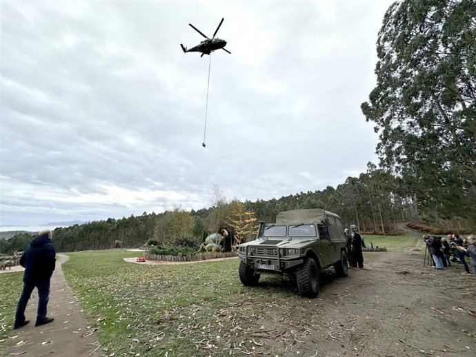 El MUJA recupera dos nuevos bloques fósiles de un gran dinosaurio saurópodo con la ayuda del Ejército de Tierra.