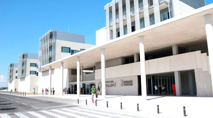 Archivo - Entrada principal del Hospital del Vinalopó en Elche.