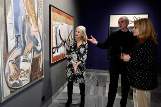 Inauguración de la exposición 'Algo camina hacia el infinito' , sobre la obra del pintor onubense José Caballero, en el Museo de Huelva.