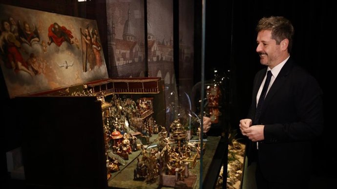 El consejero de Cultura, Turismo y Deporte, Mariano de Paco Serrano, visita el Belén dedicado a Perú