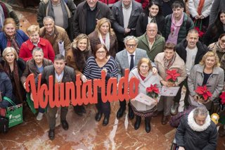 Foto de familia en la celebración del Día del Voluntariado.