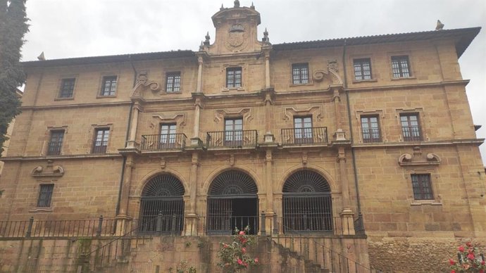 Archivo - Monasterio de San Pelayo Benedictinas. Monasterio de las pelayas. En Oviedo.
