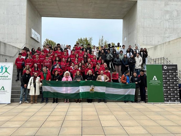 Visita de 150 jóvenes granadinos al Museo de la Memoria por el Día de la Bandera de Andalucía.