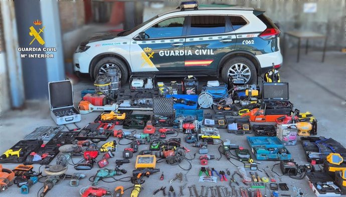 Cinco detenidos por robar cable de cobre en estaciones fotovoltaicas de Valladolid, Zamora y Ávila.