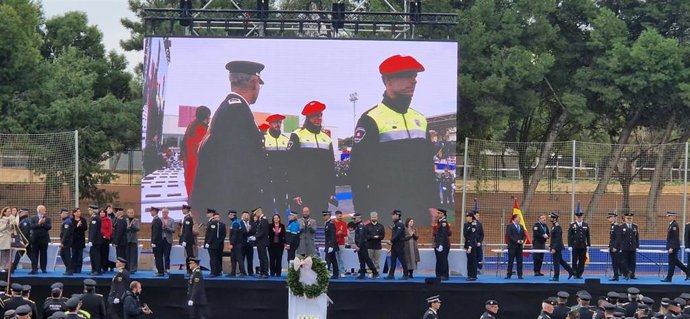 Homenaje de Paiporta a los agentes de la Policía Municipal de Bilbao, entre otros