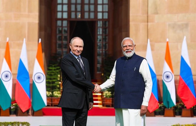 O presidente russo Vladimir Putin e o primeiro-ministro indiano Narendra Modi durante uma reunião em Nova Délhi.