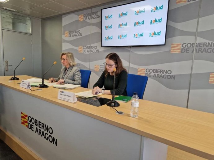 La gerente del SALUD, Ana Castillo, y la directora de Atención Hospitalaria, Sara Guillen, en la rueda de prensa