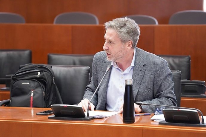 Archivo - Soro (CHA) interpelará a Bermúdez de Castro sobre la política presupuestaria en el Pleno de las Cortes