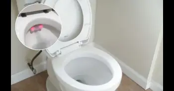 Ni en el lateral ni donde siempre las pones: la forma correcta de colocar las pastillas del inodoro