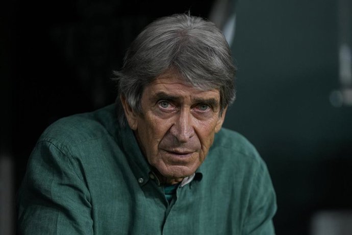 Archivo - El entrenador del Real Betis, Manuel Pellegrini, durante un partido.