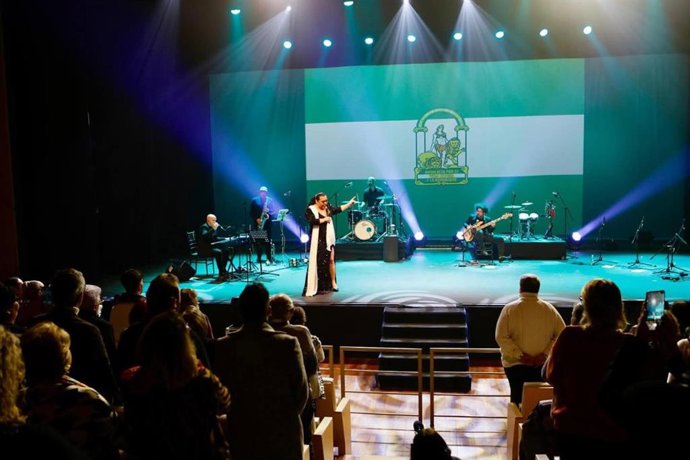 Concierto de Falete en Alcalá de Guadaíra por el Día de la Bandera de Andalucía.