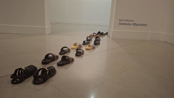 El Museo Extremeño e Iberoamericano de Arte Contemporáneo (MEIAC) expone desde este viernes 'Símbolos migrantes', del artista extremeño Rorro Berjano.