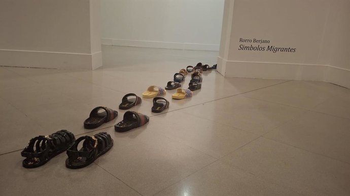 El Museo Extremeño e Iberoamericano de Arte Contemporáneo (MEIAC) expone desde este viernes 'Símbolos migrantes', del artista extremeño Rorro Berjano.