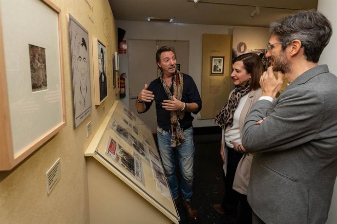 El comisario de la exposición, Jose Manuel Juárez, en 'Federico García Lorca. Caótica Belleza'.