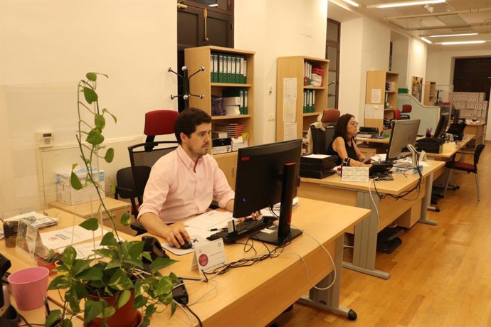 Archivo - Casi 740 trabajadores de la Diputación de Badajoz cobrarán en noviembre el abono del nivel III de la carrera profesional