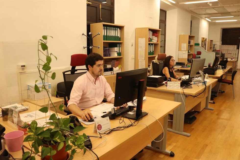 Archivo - Casi 740 trabajadores de la Diputación de Badajoz cobrarán en noviembre el abono del nivel III de la carrera profesional