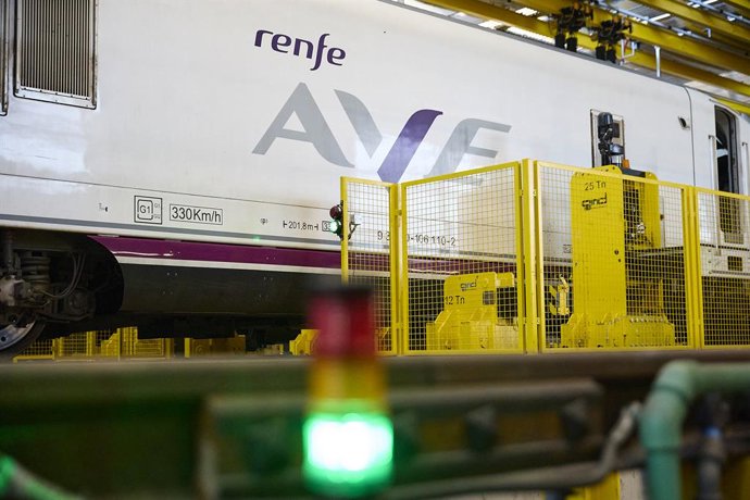 Archivo - Un tren d'AVE