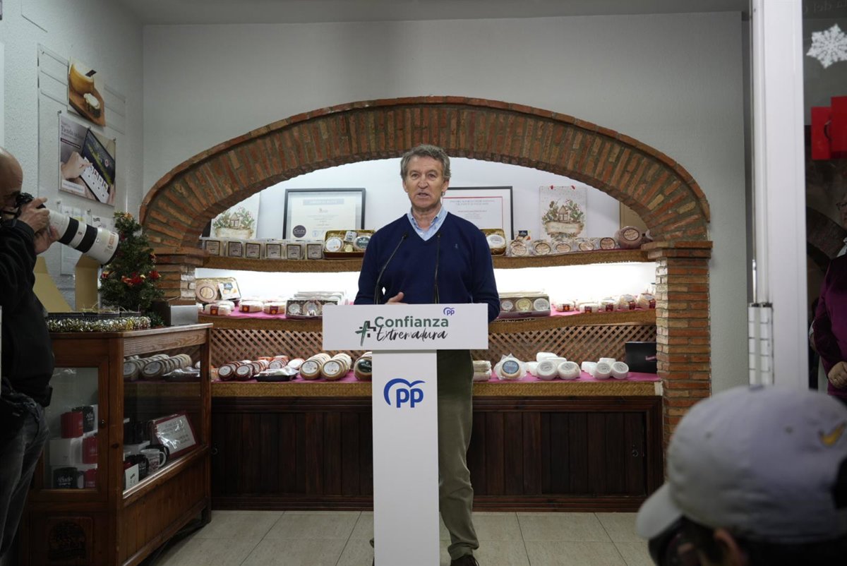 Feijóo se lanza a por el voto femenino con caso Salazar : Sánchez ha estado rodeado de machistas e indeseables