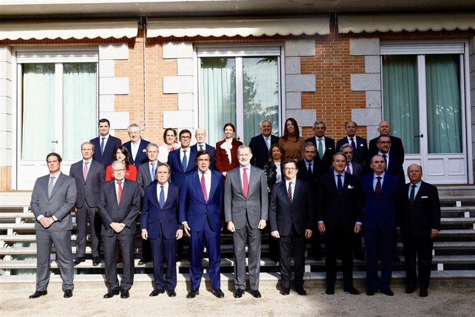 El Rey Felipe VI recibe a una representación de la Junta Directiva del Círculo de Empresarios del Sur de España (Cesur).