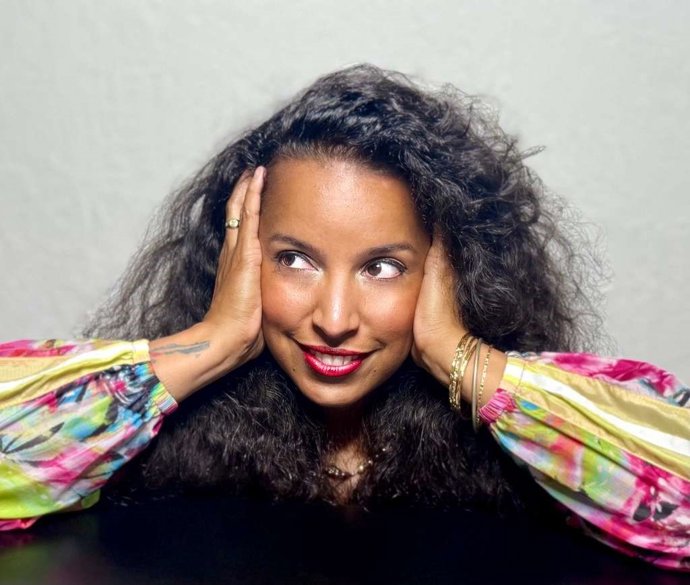 Imagen de la pianista y cantante, Glenda del E.