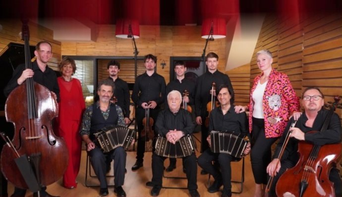 La Primera Orquestra Típica de Tango de València es presenta amb un espectacle que unix música i dansa