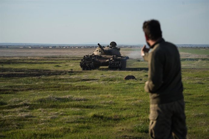 Archivo - Imagen de archivo de un combatiente del Ejército sirio 