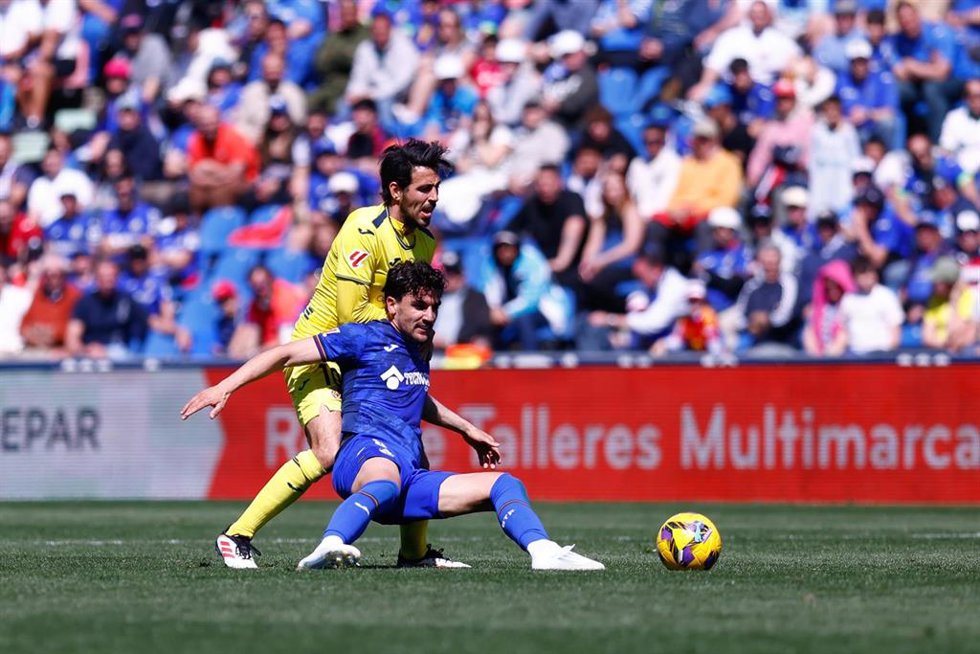 Archivo - Mauro Arambarri y Dani Parejo durante un Getafe-Villarreal