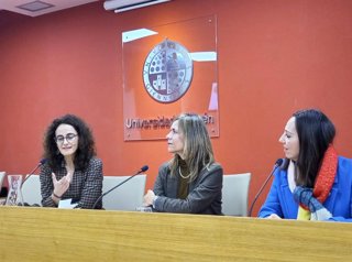 ÛEncuentro con la cultura' dedicado a Carmen Martín Gaite.